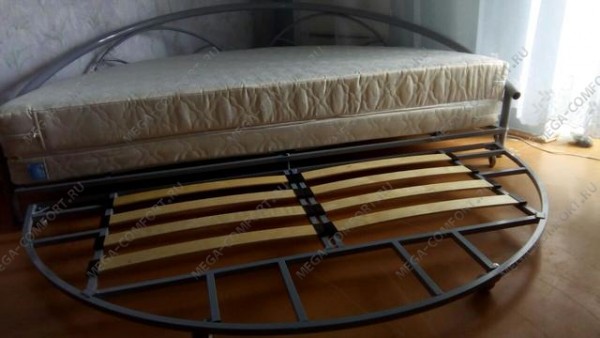 Круглая кровать-диван D200 в комплекте с ортопедическим матрасом